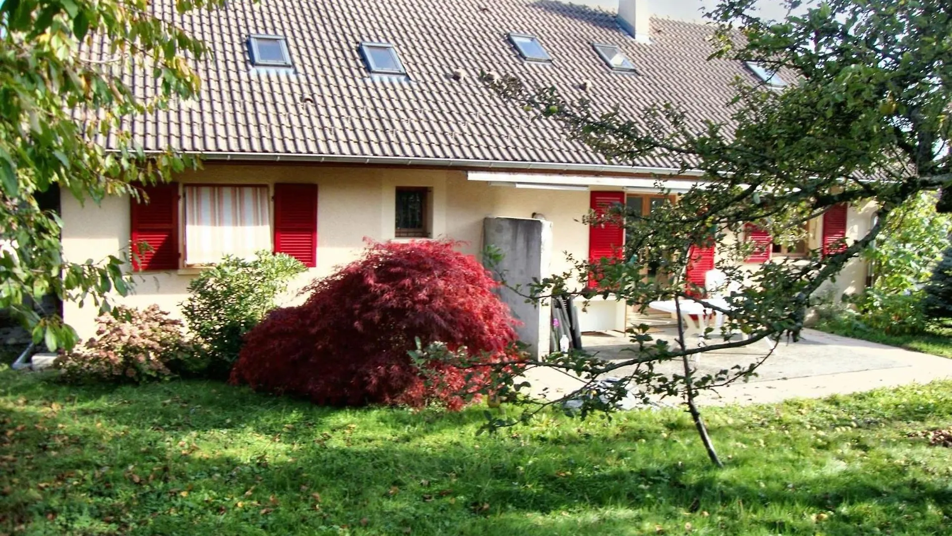 Maison Confortable A Peron - Terrasse